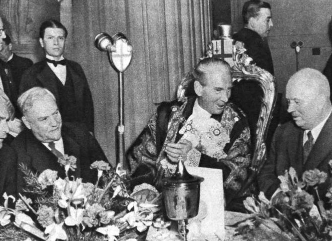 Интересный момент советско-британских отношений. Хрущев и подарки королевской семье.